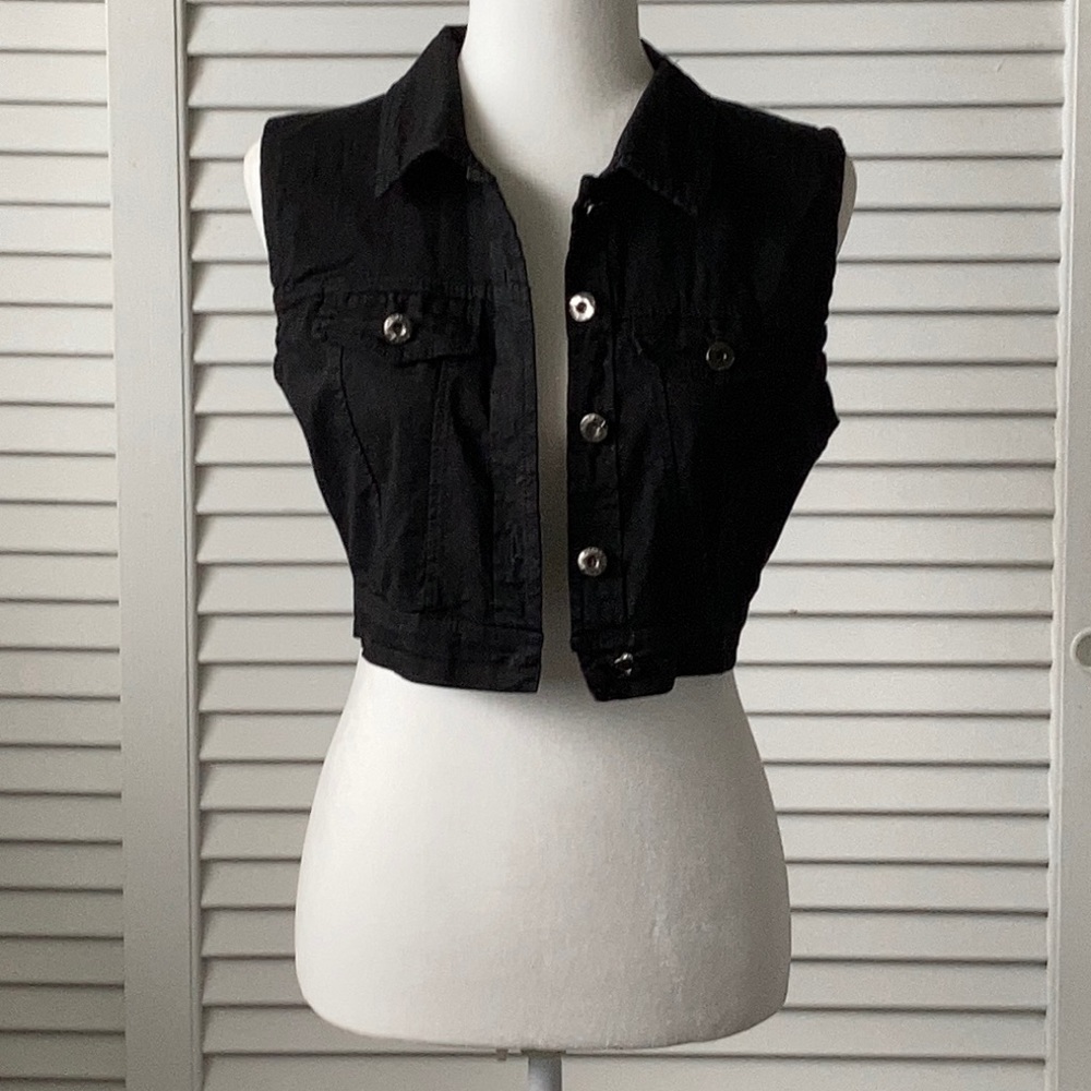 Sleeveless jacket/top